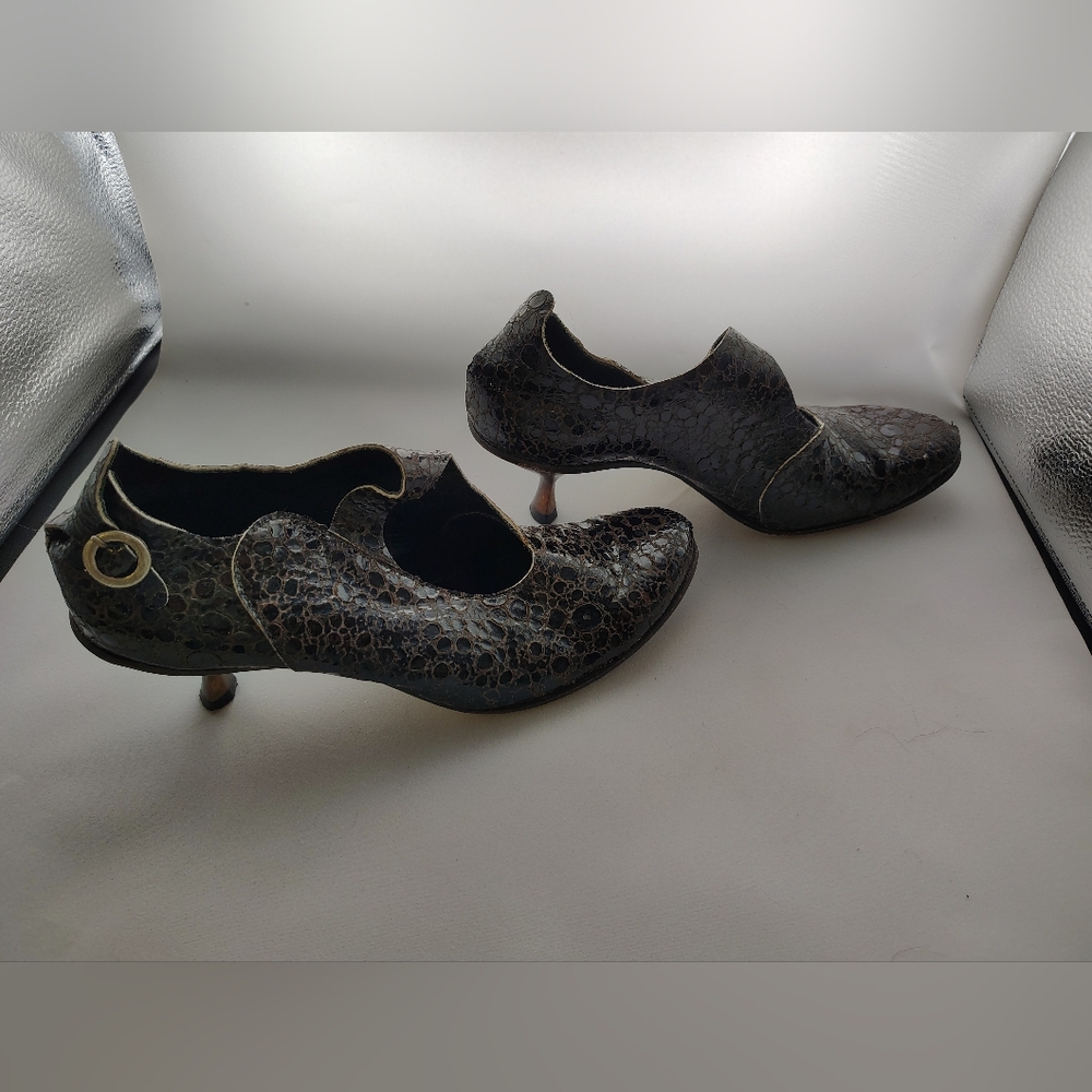Cydwoq Vintage Textured Black Women's Heels SZ 37.5